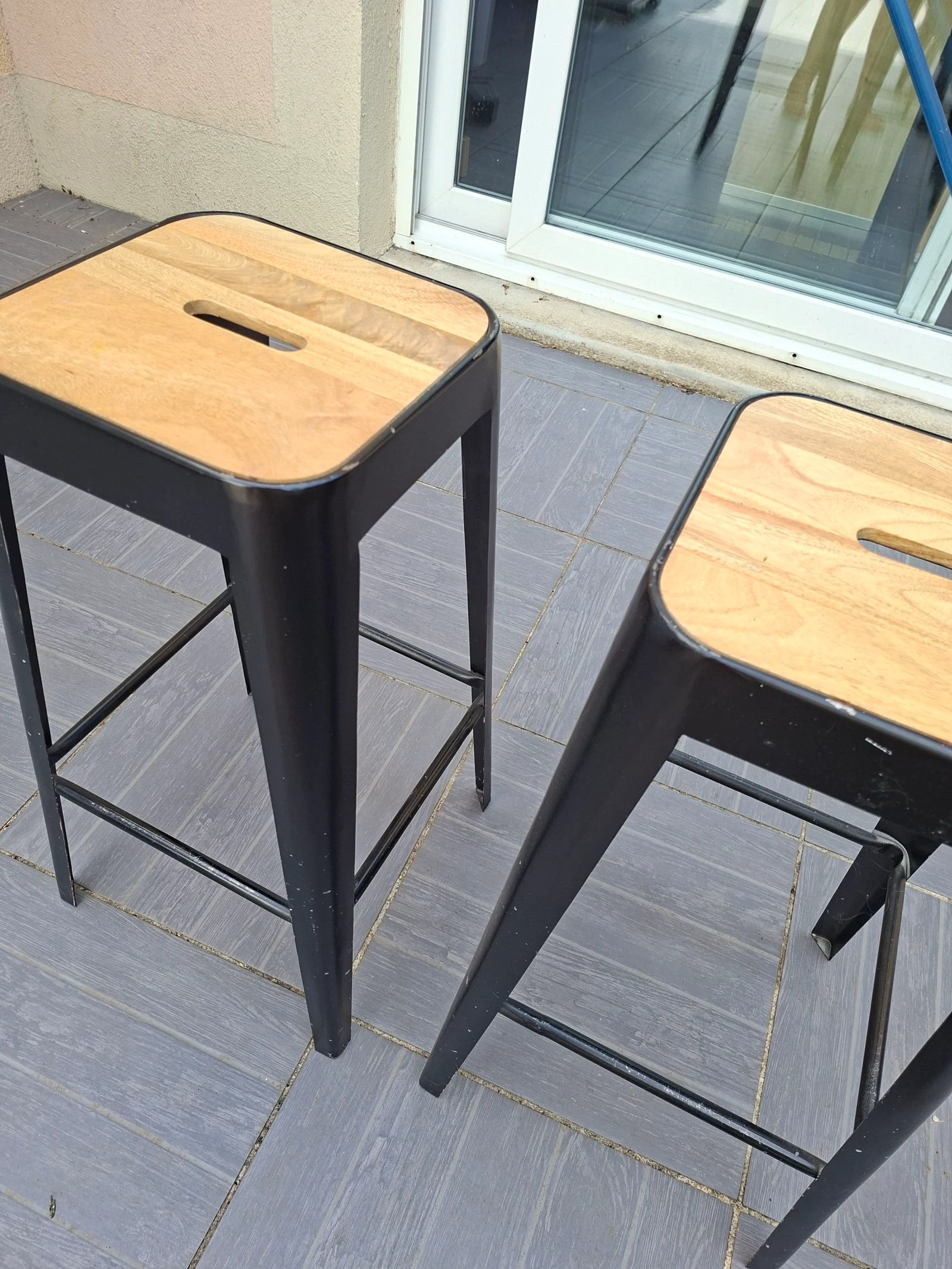 2 taburetes negro de metal y madera altura 69 cm – photo 2
